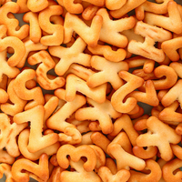 Biscuits pour enfants sains personnalisés OEM, formes variées, biscuits en forme de chiffres et d'alphabet, saveurs chocolat et crème, boîte de collations sucrées