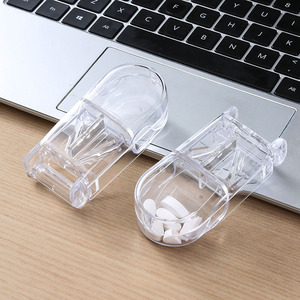 เครื่องตัดยาแบบพกพาพร้อมกล่องเก็บยาและฝาปิดสำหรับใช้ในชีวิตประจำวัน - Product Image 3