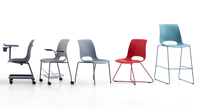 Tabouret de bar élégant en plastique avec base en métal, sièges commerciaux haut de gamme populaires pour les événements et banquets américains