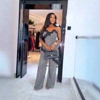 Nouvelle Collection Printemps 2026 – Ensemble Deux Pièces Chic et Féminin pour Femme : Top Cami en Dentelle Monochrome à Carreaux Vichy et Pantalon Droit – Vente en Gros