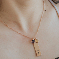 Bonne Vente En Acier Inoxydable Fleur Lettre Pendentif Avec Zircon Collier Logo Personnalisé Barre Verticale Pendentif Collier