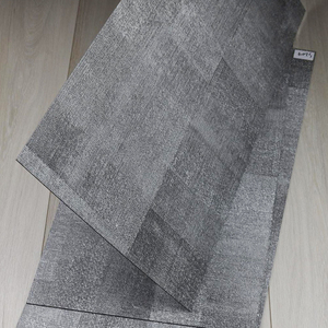 Revêtement de <span class=keywords><strong>sol</strong></span> en vinyle SPC à clic résistant aux chocs de qualité supérieure pour une utilisation en intérieur <span class=keywords><strong>Anti</strong></span>-décoloration Imperméable Noyau rigide Sans odeur - Product Image 6