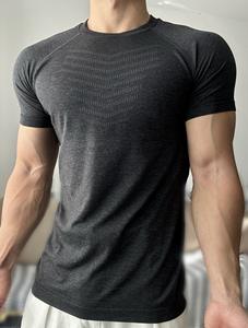 65%Nylon 35%Spandex Jacquard Material Quick Dry Muscle Fitting Sports <strong>Clothing</strong> Men's Gym Seamless T Shirt - Product Image 4