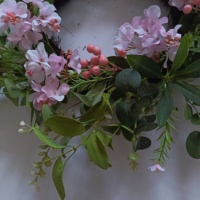 Prix usine rose couronne de fleurs artificielles couronne d'été et de printemps pour porte d'entrée couronne de fleurs artificielles mur décor à la maison