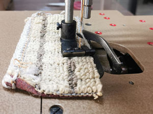 Machine à coudre pour tapis à une aiguille et deux fils, neuve, pour surjetage et bordage de tapis - Product Image 4