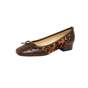 Fabricante personalizado al por mayor bailarina pisos PU cuero zapatos de ballet para las mujeres cómodo Slip-On cierre ligero de peso para la suma - Product Image 1