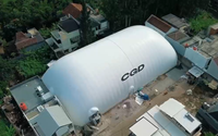 Stade de volley-ball multifonctionnel à structure gonflable en membrane dôme
