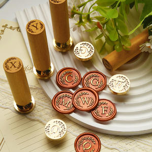 Ensemble de tampons à cire en forme de feuille avec manche en bois de hêtre, 26 tampons alphabet pour décoration - Product Image 3