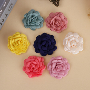 Flor de tela de camelia de 3 cm, hecha a mano, para manualidades, suministros para ropa, zapatos, sombreros, accesorios decorativos - Product Image 1