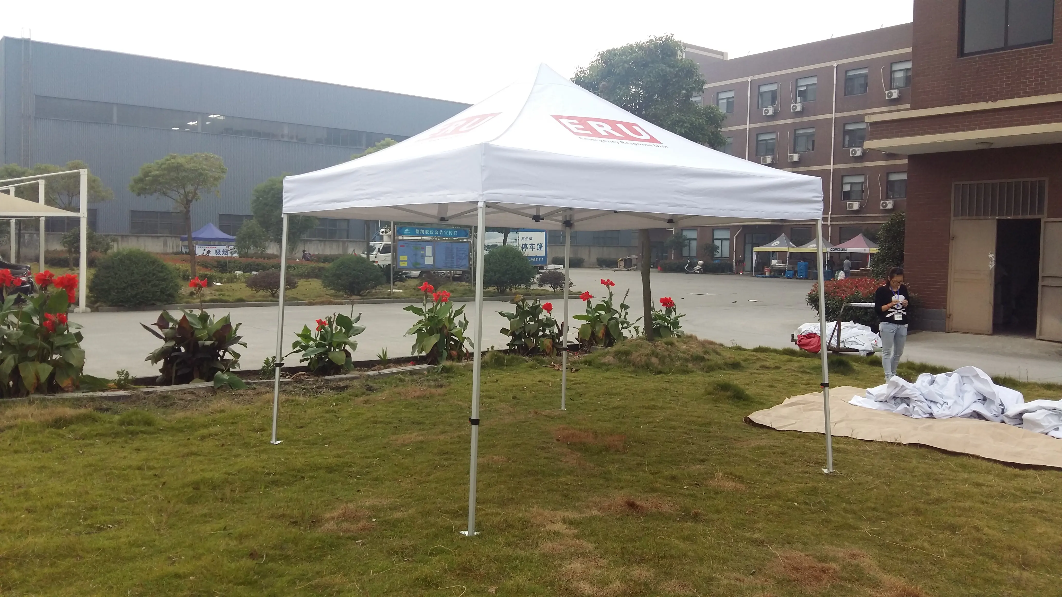 Tenda Gazebo tiup luar ruangan, dengan opsi cetak khusus tersedia untuk iklan tahan cuaca dan tenda berventilasi baik