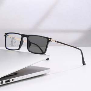 Gafas de Lectura Multifocales Fotocromáticas con Protección Anti Luz Azul, Diseño Cuadrado Vintage 2025 para Hombre y Mujer - Product Image 4