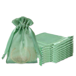 Sacs cadeaux en organza QIAN LI 8x10cm 10x15cm, pochettes de rangement pour bijoux avec cordon de serrage, emballage en tissu vert sauge - Product Image 1