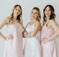 ODM Robe de nuit sexy de luxe pour femme en satin de soie, unie, col en V, sans manches, avec short, tenue de nuit, robe de mariée ou de demoiselle d'honneur