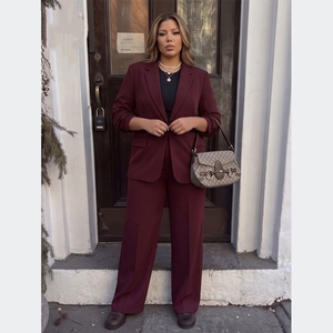 Completo da donna bordeaux in maglia antivento, taglie forti, con <span class=keywords><strong>blazer</strong></span> e pantaloni a gamba larga, ecologico - Product Image 2