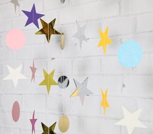 Décorations murales et fournitures pour fêtes : guirlandes étoiles dorées, bannières de fête, toiles de fond pour anniversaires, mariages et festivals - Product Image 2