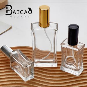 Flacon de parfum de luxe 100 ml en verre plat carré, élégant, vide, en cristal, pour voyage, rechargeable, avec bouchon à vis et pulvérisateur - Product Image 5