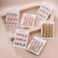 Grossiste Bijoux Xuping Jingjing Clous D'Oreilles Plaqué Or Tendance pour Femme avec Pierres Colorées, Perles, Étoiles, Cœurs, Papillons et Fleurs