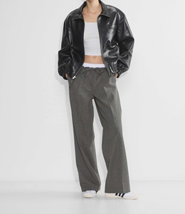 OEM Nouveau débardeur court de sport et de yoga pour femme, style décontracté et tendance, en coton côtelé, avec strass, coupe ajustée - Product Image 5