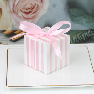 Caja <span class=keywords><strong>de</strong></span> Regalo <span class=keywords><strong>de</strong></span> Papel Rígido Plegable con Diseño <span class=keywords><strong>de</strong></span> Rayas Verticales Blancas y <span class=keywords><strong>Negras</strong></span> Cuadradas, Impresión Personalizada, para Dulces, con Cintas, en Oferta - Product Image 5