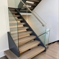 Barre métallique moderne en forme de zigzag pour escalier droit Garde-corps en verre en bois massif et durable pour une utilisation en appartement