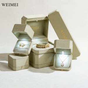 WEIMEI Boîte à bijoux en microfibre Lumière LED Velours Intérieur Logo personnalisable - Product Image 3