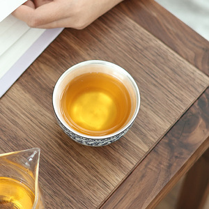 Taza Maestra de Cerámica Ru Ware Azul y Blanca con Diseño de Loto y Caja de Regalo para Beber Té - Product Image 5