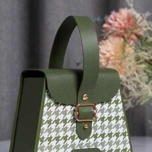 Nuevos productos Ideas 2025 Juegos de Cajas de Regalo trapezoidales Diseño de pata de gallo Bolso de papel de boda Embalaje con asa de cuero - Product Image 4