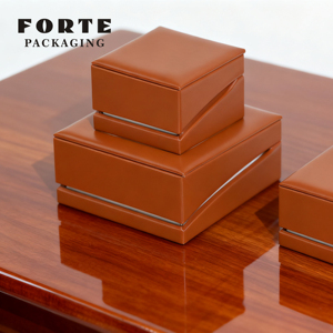 FORTE Cadena Serpiente, Caja de Joyería de Cuero al por Mayor, Caja para Anillos con Luz LED - Product Image 4