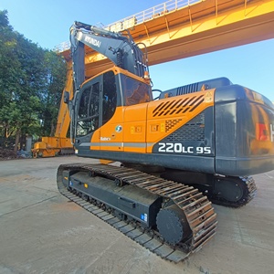 Excavatrice Hyundai 220LC-9s de 22 tonnes avec godet de 0,8 m³ d'occasion en bon état de fonctionnement - Product Image 4