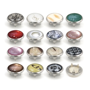 Botón de Metal de Cuatro Partes con Cierre a Presión y Logotipo de Marca Personalizado, Botón de Aleación de Zinc Plateado para Ropa de Hombre - Product Image 6