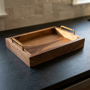 Plateau de service en bois gravé décoratif et écologique B.S INTERNATIONAL pour usage domestique, avec poignées, naturel, fait main, compatible lave-vaisselle - Product Image 1