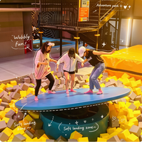 Parc d'aventure coloré clé en main, aire de jeux intérieure personnalisée, trampoline géant, amusement populaire, divertissement pour enfants, saut, escalade, équilibre