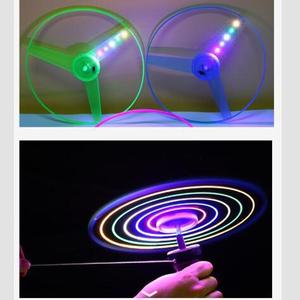 Platillo Volador Mágico, Juguete Barato para Exteriores, de Plástico, con Cuerda para Tirar, con Luces LED Intermitentes, Disco Volador Luminoso para Niños - Product Image 4