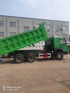 Camion benne SINOTRUCK neuf, poids lourd, 8X4, moteur diesel Weichai, capacité 31-40T, Euro 3, transmission manuelle, pour transport d'engins - Product Image 5