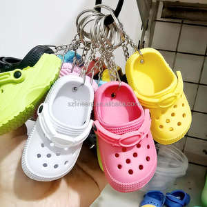 <span class=keywords><strong>Prix</strong></span> d'usine, porte-clés 3D en EVA, porte-clés en forme de chaussure, accessoires, porte-clés, breloques en PVC, vente en gros, mini sabots d'été, porte-clés en forme de chaussures - Product Image 4