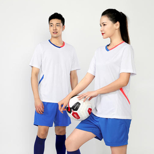 Layanan OEM Grosir Setelan Seragam Sepak Bola Gaya Klub Eropa Kustom, Jersey dan Celana Pendek Sepak Bola yang Bernapas dan Tahan Lama untuk Latihan Penggemar - Product Image 1