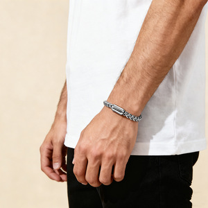 Pulsera de Cadena de Acero Inoxidable con Cierre Magnético para Niños, Chapada en Oro, Estilo Lujoso y Moderno - Product Image 2