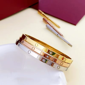 <span class=keywords><strong>Bracciale</strong></span> Romantico d'Amore All'Ingrosso 4mm <span class=keywords><strong>con</strong></span> Cuore in Acciaio e Design a Vite Inciso Bracciali Rigidi alla Moda Regalo Romantico per Lei - Product Image 1