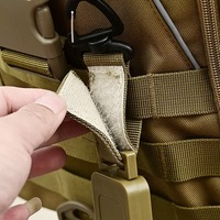 Porte-badge rétractable personnalisé avec logo, mousqueton robuste et clip ceinture, idéal pour le travail et les voyages