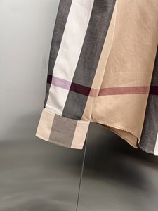 Camisa Clásica de Algodón Burberry para Hombre 2026, Forro con Diseño a Cuadros Icónico y Diseño Herencia, Confección Británica para una Elegancia Moderna - Product Image 4