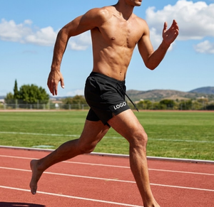 กางเกงขาสั้นออกกำลังกายผู้ชาย มีกระเป๋าซิป ผ้าตาข่ายแห้งเร็ว สำหรับใส่เล่นกีฬาในยิม พร้อมบริการสกรีนโลโก้ตามสั่ง - Product Image 1