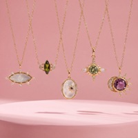 Collier hexagonal transfrontalier en améthyste à double lueur soleil-lune, style français, avec coquille blanche, chaîne en cuivre à huit maillons en forme de bambou et étoile en zircon