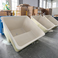 Piscine à débordement autoportante en fibre de verre au design exclusif avec jets de massage ciblés pour la maison et la cour, pour un confort et une hydrothérapie.