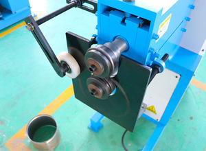 Máquina Eléctrica Pequeña para Fabricar Ondas en Tubos Redondos de Acero para HVAC - Product Image 3