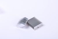 Fournisseur chinois T5 dissipateur thermique électronique usiné CNC de précision profilé d'extrusion en aluminium profilés en aluminium légers carrés