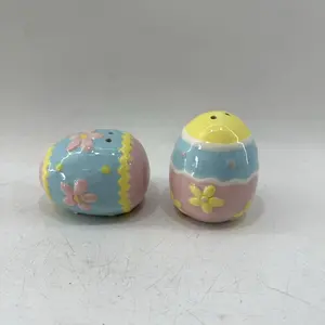 Salero y pimentero de cerámica pintado a mano con forma de huevo