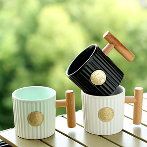 Mug en céramique avec poignée en bois, texture verticale, motif étoile, design moderne, pour café, thé, cadeau - Product Image 2