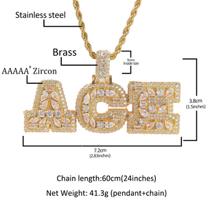 <span class=keywords><strong>Collana</strong></span> con Ciondolo a <span class=keywords><strong>Doppio</strong></span> Strato Uwin Completamente Tempestato di Diamanti, con Lettera Iniziale a Taglio Smeraldo Verticale - Product Image 4
