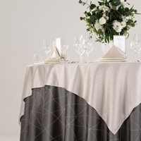 Ensemble de nappes superposées 100% polyester, beige avec base jacquard à feuilles grises pour hôtel