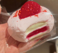 Jouets anti-stress à presser en forme de gâteau à la crème au lait fraise mignon, jouets TPR Kawaii Mochi Cake Soft Taba Squishy à remontée lente